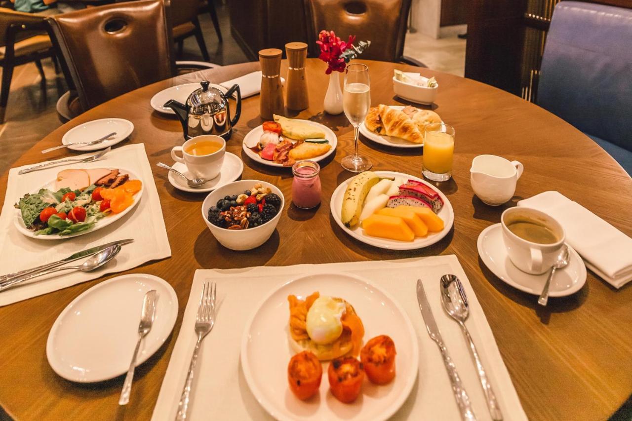 The Capitol Kempinski Hotel Singapore Exterior foto A breakfast table at a hotel