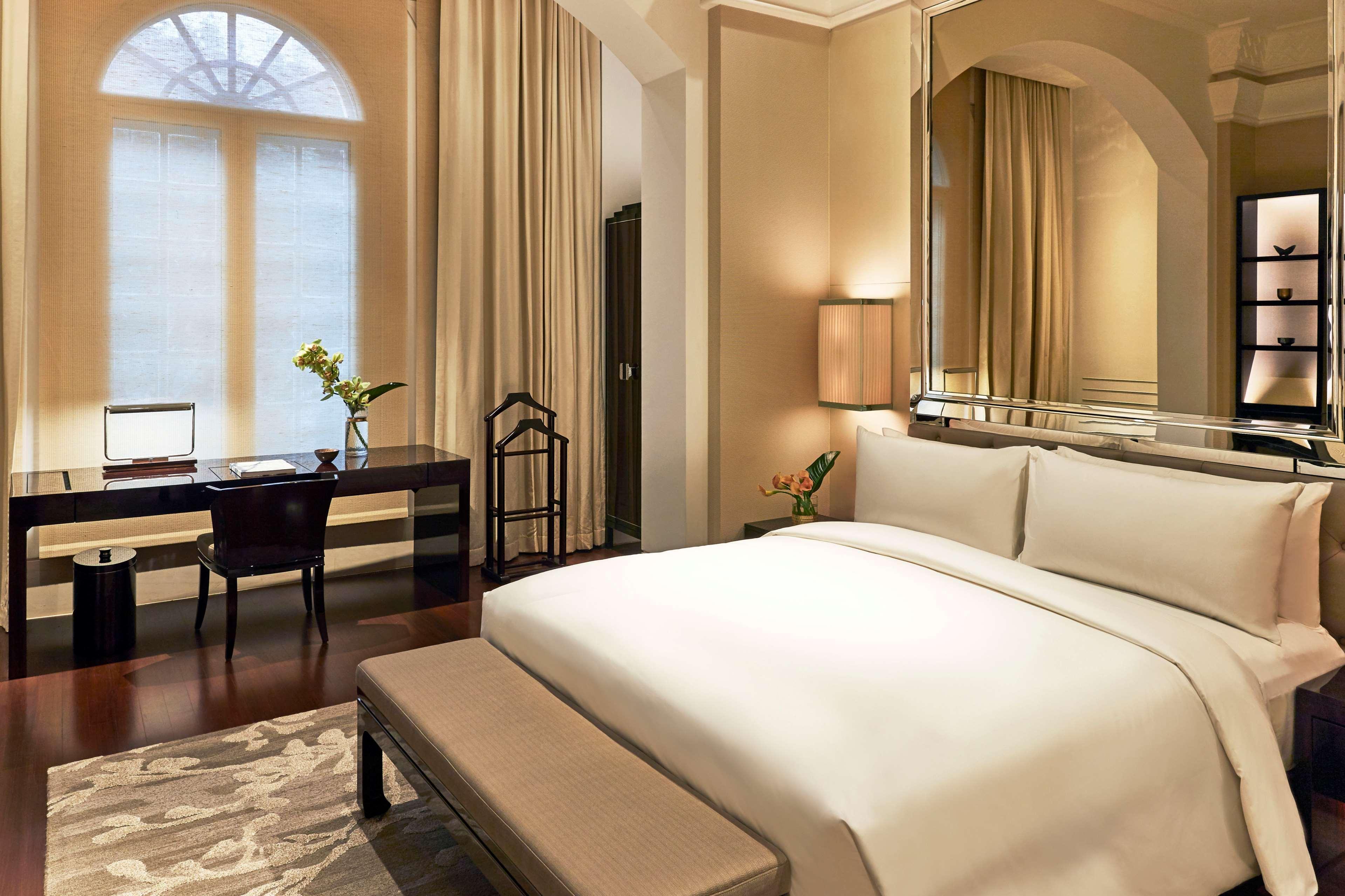 The Capitol Kempinski Hotel Singapore Exterior foto A bedroom at The Fullerton Hotel