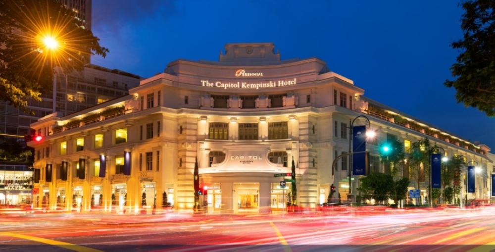 The Capitol Kempinski Hotel Singapore Exterior foto The hotel at night