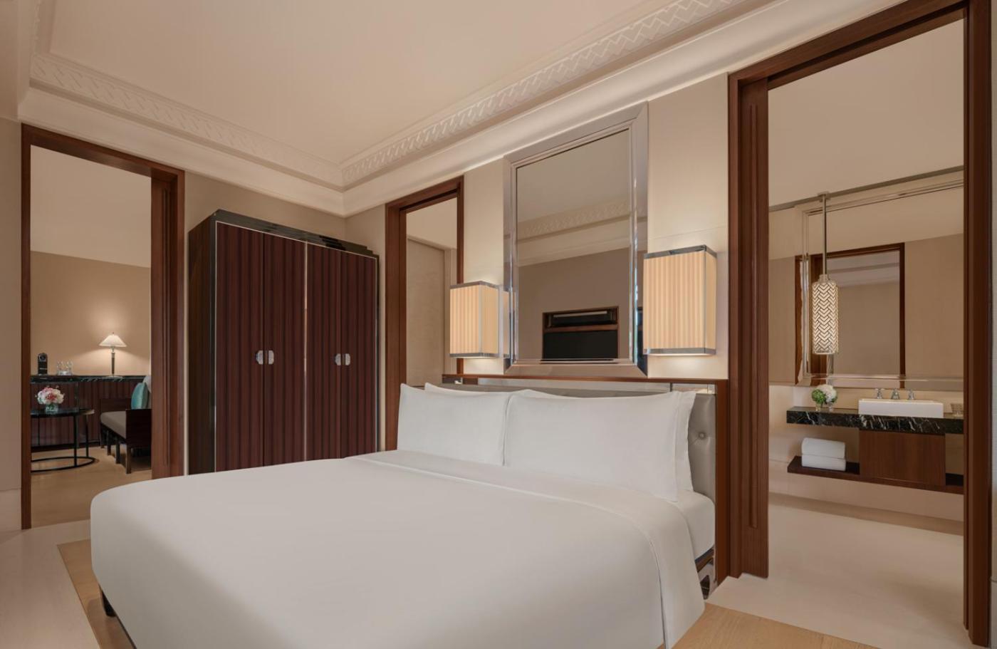 The Capitol Kempinski Hotel Singapore Exterior foto A bedroom at the hotel